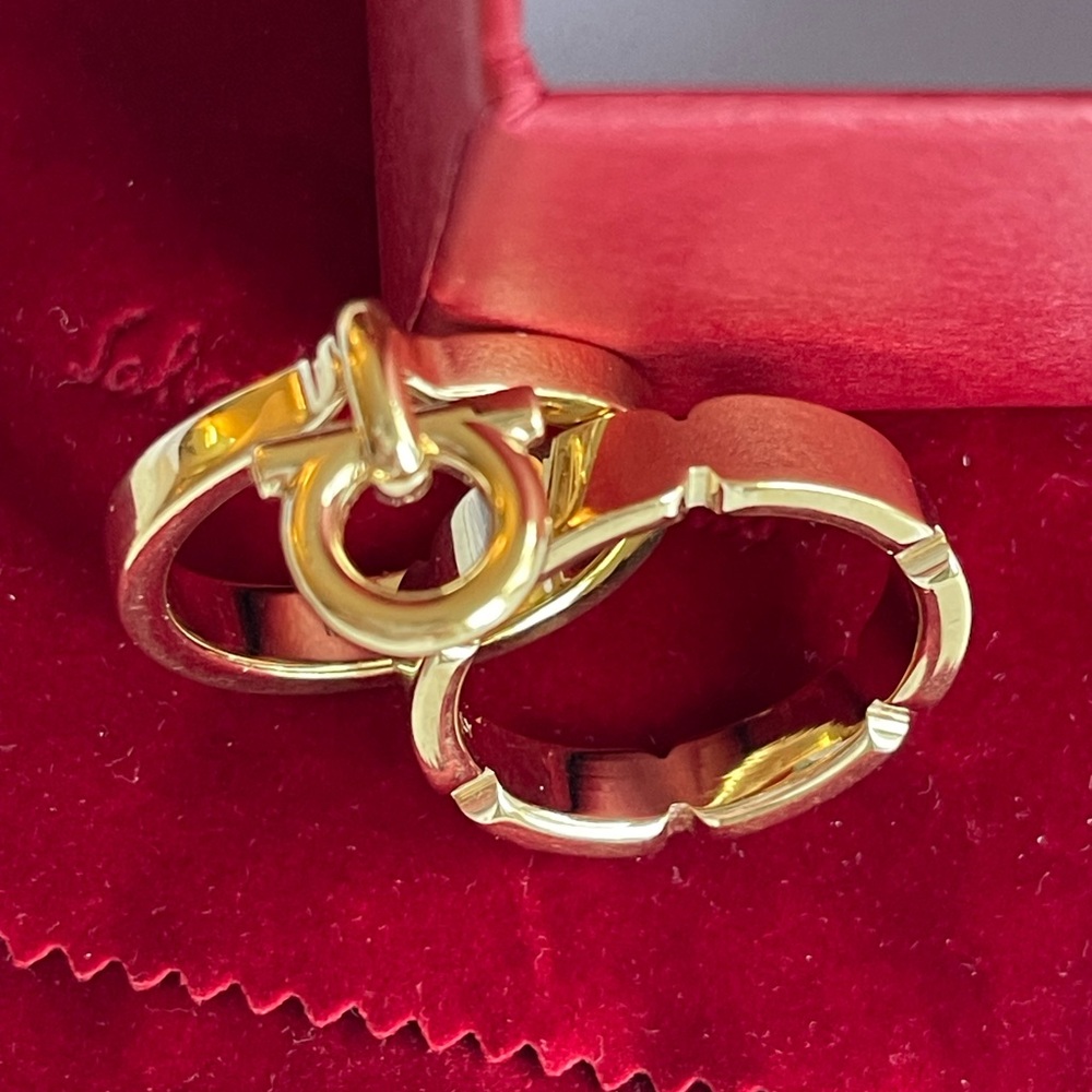 Ferragamo Gold-tone Logo Hanging Scarf Ring Set